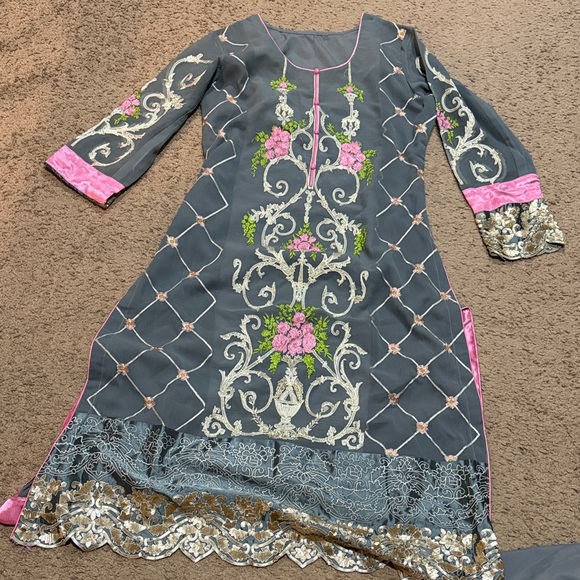 Floral Embroidered women salwar kameez suits . - Picture 3 of 11